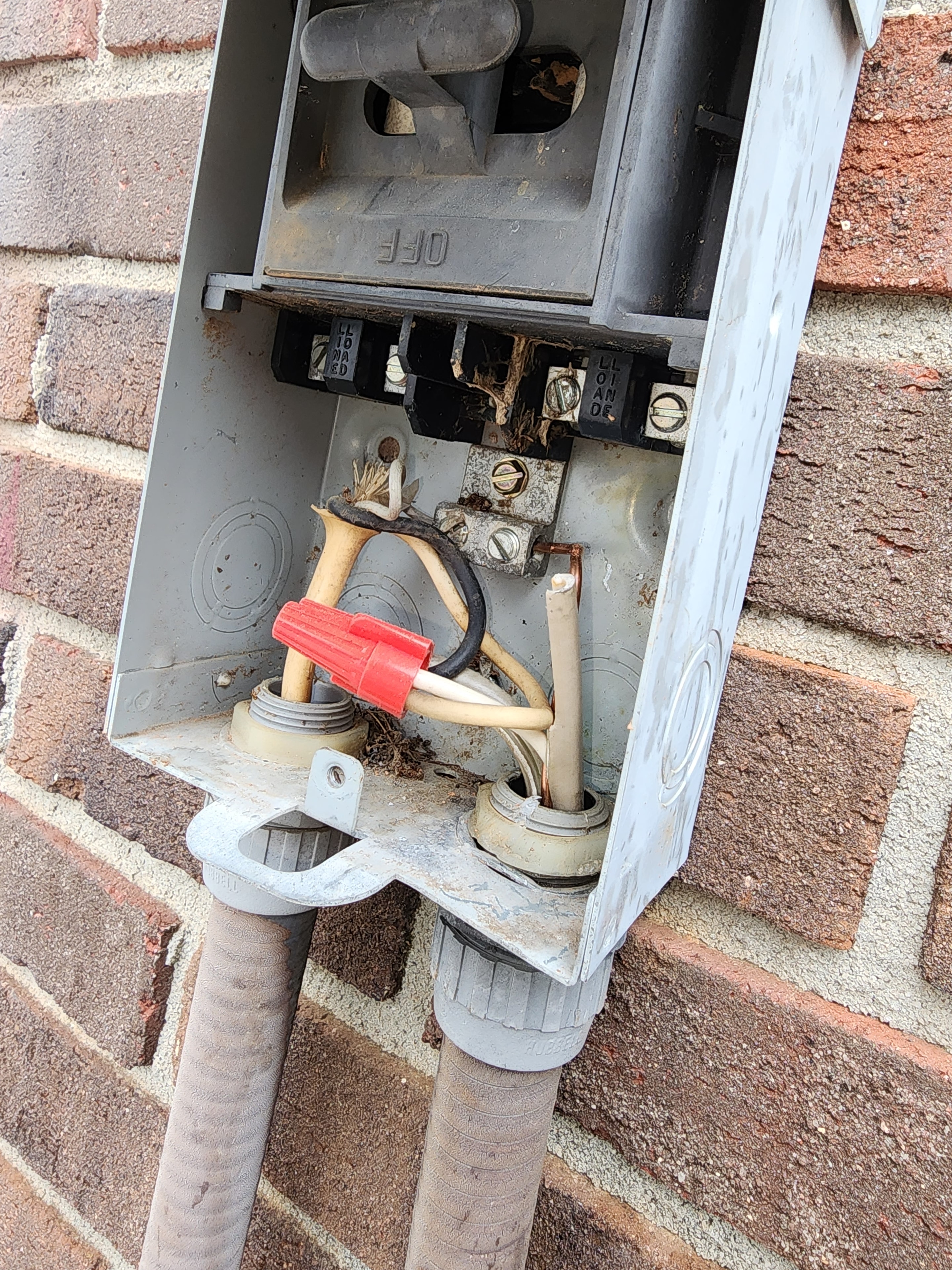 Corroded and weathered AC disconnect wiring — Garris Air service call